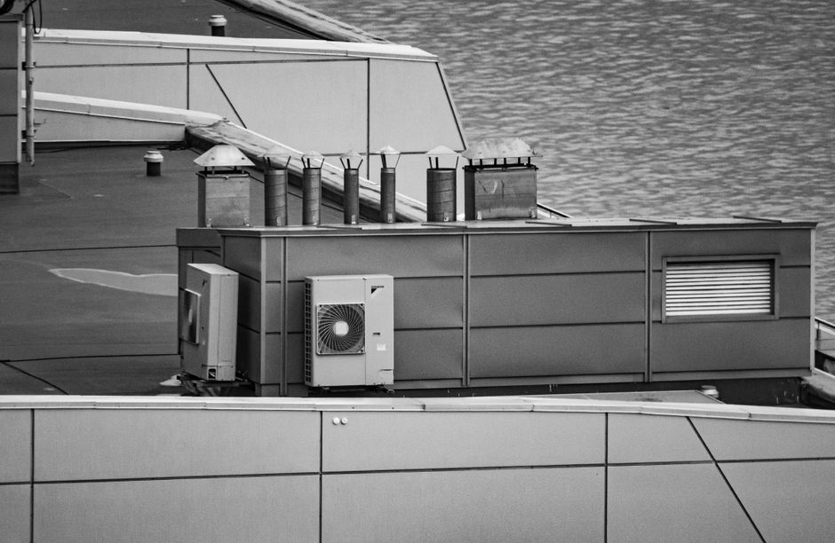 Blog 3 corrosion resistant HVAC unit near coastal beach home