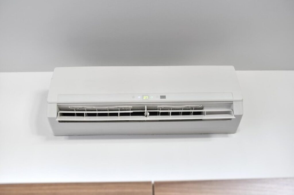Blog 4 Mini Split AC Blowing Warm Air Instead of Cold in Destin: What to Check